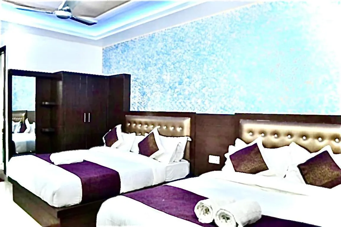 Hotel Blue Tree Family Rooms Agra  3*, Agra (Uttar Pradesh) India