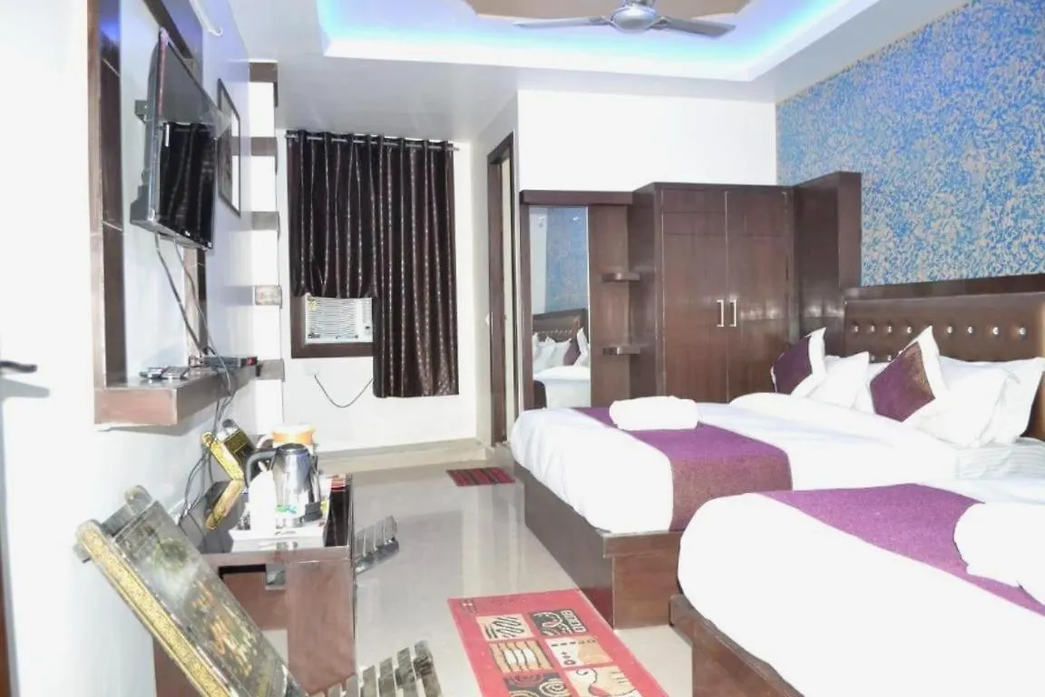 Hotel Blue Tree Family Rooms Agra  3*, Agra (Uttar Pradesh) India